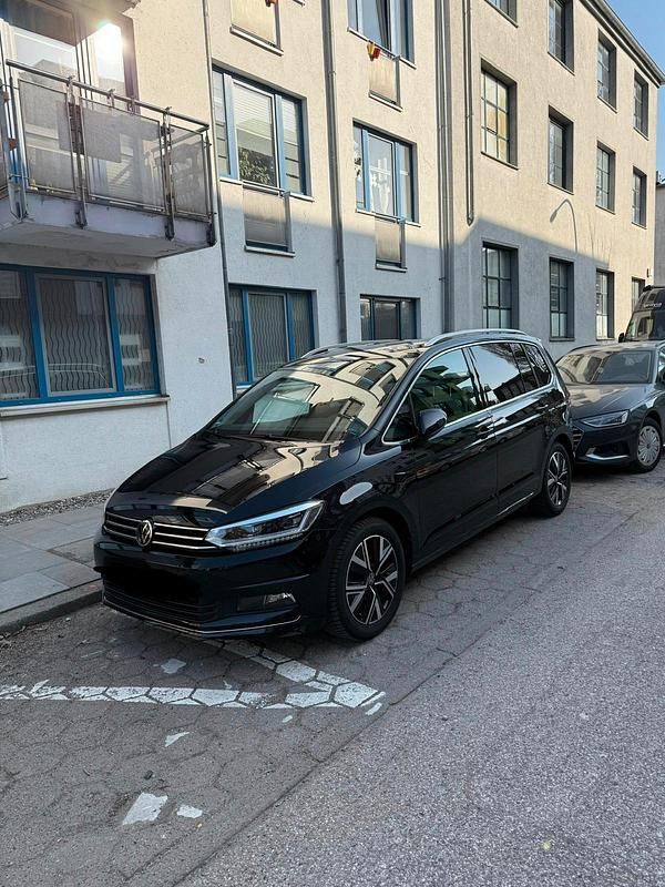 Gebraucht VW Touran Highline 150 PS (110 kW) 2020 Schwarz Van / Kleinbus
