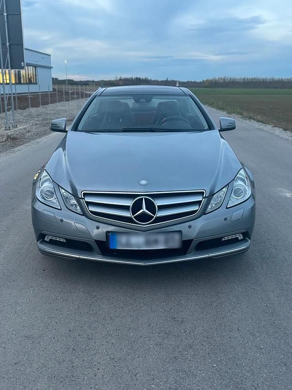 Silber Gebraucht 2010 Mercedes E350 Coupé | 17.200 € (Teuer) - Bild 1/4