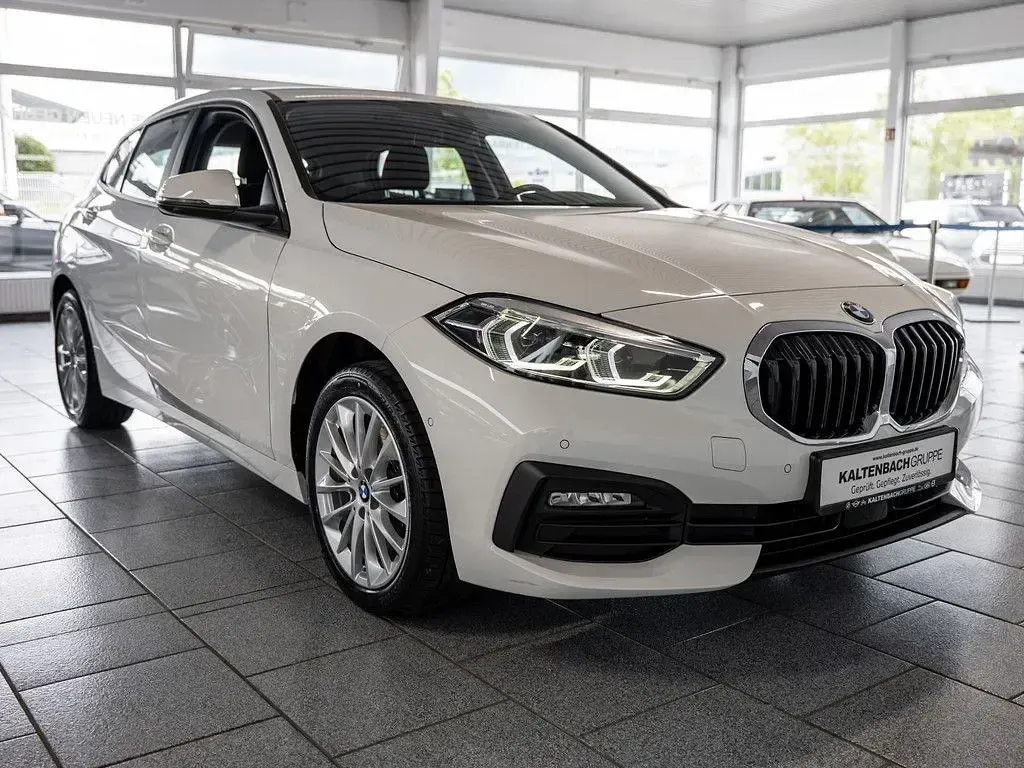 Gebraucht BMW 116 Advantage 109 PS (80 kW) 2021 Weiß Kleinwagen