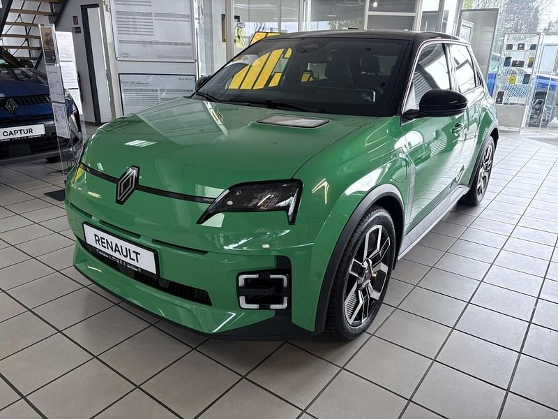 Pop green!, black pearlschwarz metallic (grün) Gebraucht 2025 Renault R5 Urban Kleinwagen | 29.990 € - Bild 1/3
