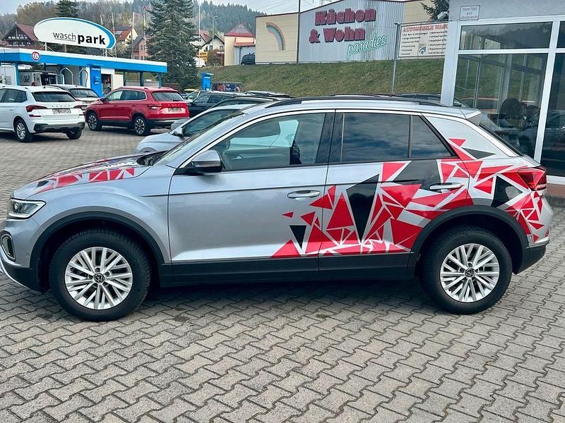Second-hand VW T-Roc Life 150 CP (110 kW) 2023 Argintiu SUV