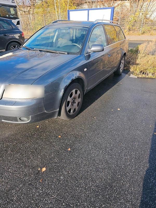 Grün Gebraucht 2002 Audi A6 Kombi | 800 € (Guter Preis) - Bild 1/4