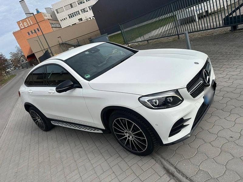 Gebraucht Mercedes GLC250 204 PS (150 kW) 2018 Weiß Limousine