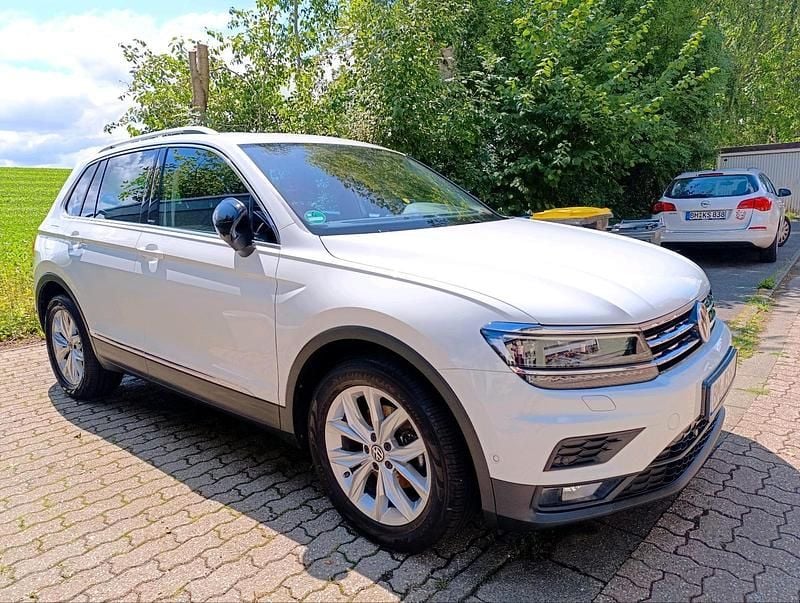 Weiß Gebraucht 2020 VW Tiguan IQ Drive SUV | 24.900 € (Guter Preis) - Bild 1/4