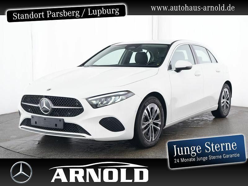 Weiß (polarweiß) Gebraucht 2024 Mercedes A180 Progressive Limousine | 26.230 € (Superpreis) - Bild 1/4