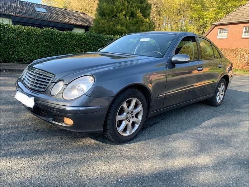 Second-hand Mercedes E320 Elegance 224 CP (164 kW) 2006 Albastru Berlinǎ