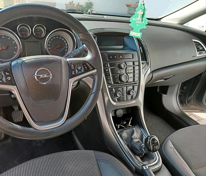 Gebraucht Opel Astra Edition 150 PS (110 kW) 2014 Grau Kleinwagen