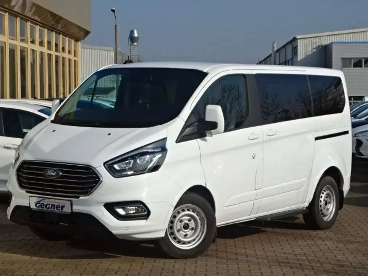 Gebraucht Ford Tourneo Titanium 150 PS (110 kW) 2022 Weiß Van / Kleinbus
