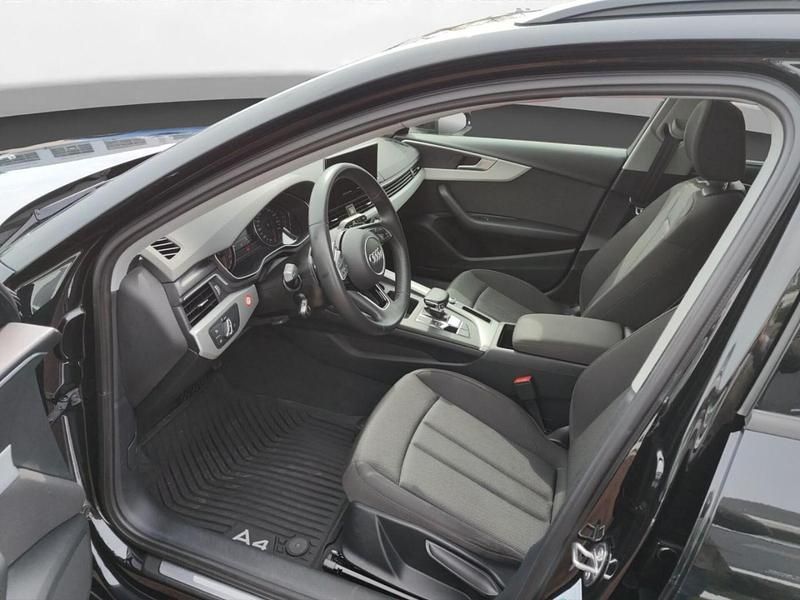 Gebraucht Audi A4 150 PS (110 kW) 2023 Mythosschwarz metallic Kombi