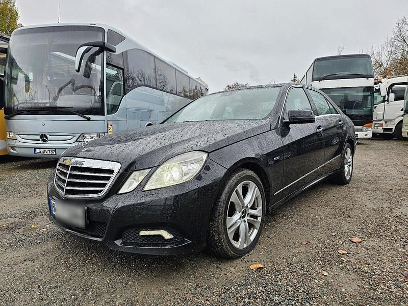 Schwarz Gebraucht 2010 Mercedes E250 Limousine | 6.850 € (Fairer Preis) - Bild 1/4