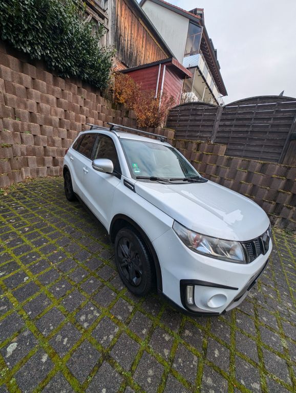 Weiß Gebraucht 2016 Suzuki Vitara SUV | 12.900 € (Fairer Preis) - Bild 1/4
