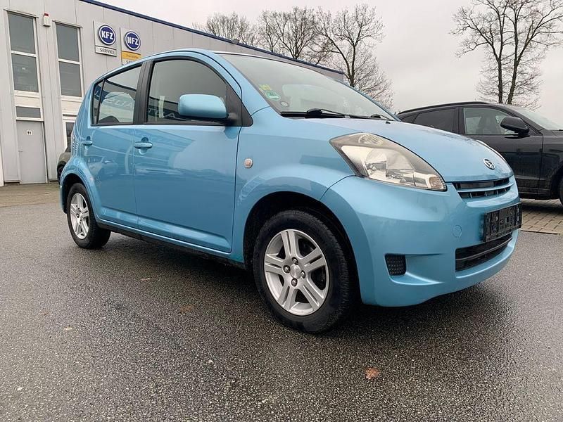 Gebraucht Daihatsu Sirion 91 PS (66 kW) 2008 Blau Kleinwagen