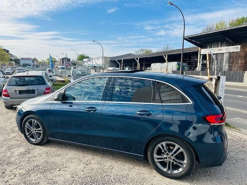 Gebraucht Mercedes B200 150 PS (110 kW) 2020 Blau Van / Kleinbus