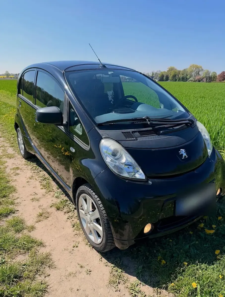 Gebraucht Peugeot iON 49 kW (67 PS) 2012 Schwarz Kleinwagen