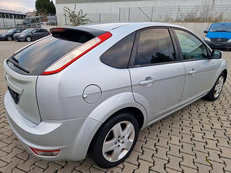 Gebraucht Ford Focus Style 101 PS (74 kW) 2009 Silber Limousine