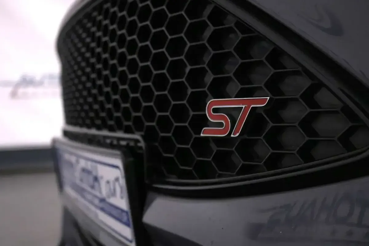Gebraucht Ford Focus ST 250 PS (183 kW) 2018 Slategrau Kombi