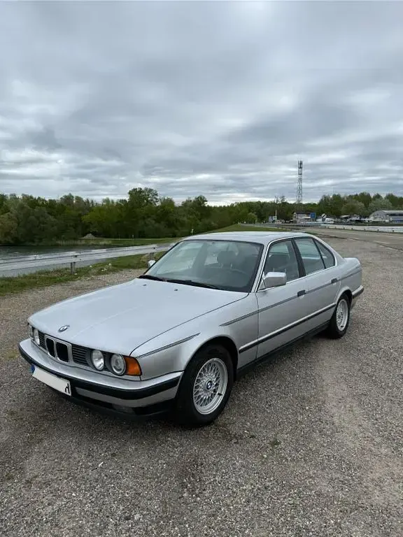 Gebraucht BMW 520 129 PS (94 kW) 1990 Silber Limousine