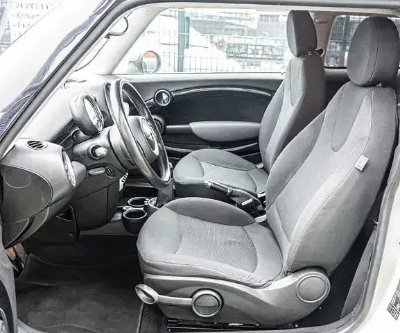 Używany Mini Cooper 109 KM (80 kW) 2007 Beżowy Hatchback