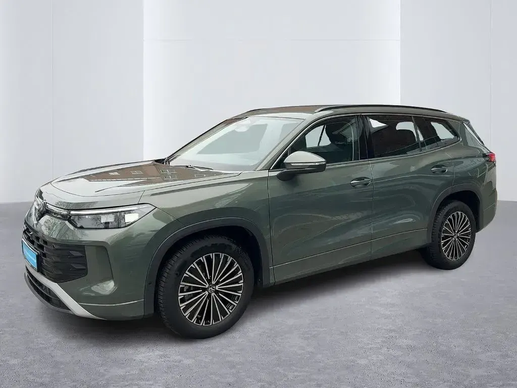 Gebraucht VW Tayron Life 150 PS (110 kW) 2025 Cipressinogrün metallic SUV