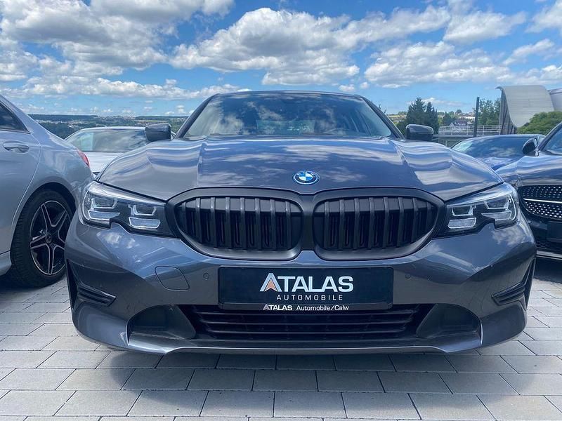 Grau Gebraucht 2022 BMW 320e Performance Limousine | 27.800 € (Superpreis) - Bild 1/4