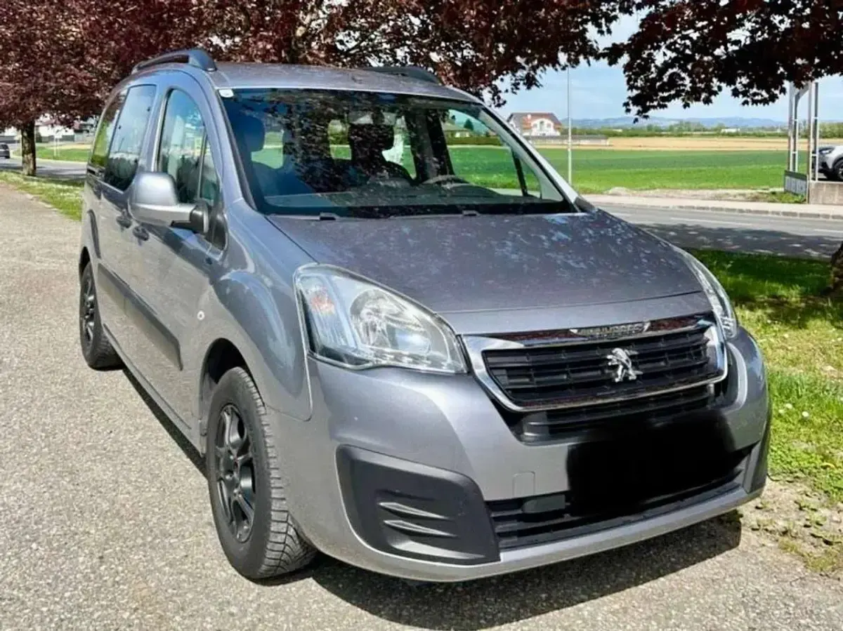 Gebraucht Peugeot TePee 99 PS (72 kW) 2016 Grau Kombi