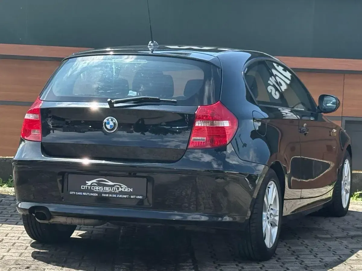 Käytetty BMW 116 Performance 122 HP (89 kW) 2011 Musta Viistoperä