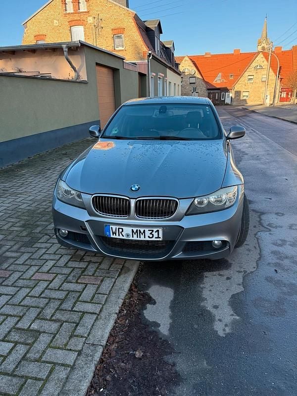 Grau Gebraucht 2010 BMW 330 M Sport Kombi | 5.900 € (Guter Preis) - Bild 1/4