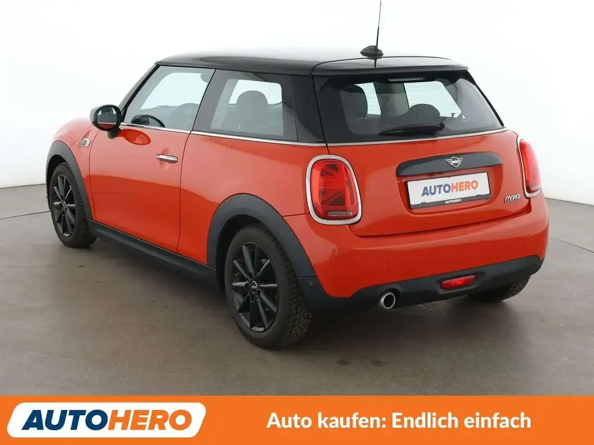 Gebraucht Mini Cooper 136 PS (100 kW) 2019 Solaris orange Kleinwagen