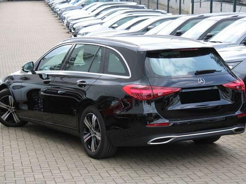 Gebraucht Mercedes C200 184 PS (135 kW) 2023 Ung. schwarz Kombi