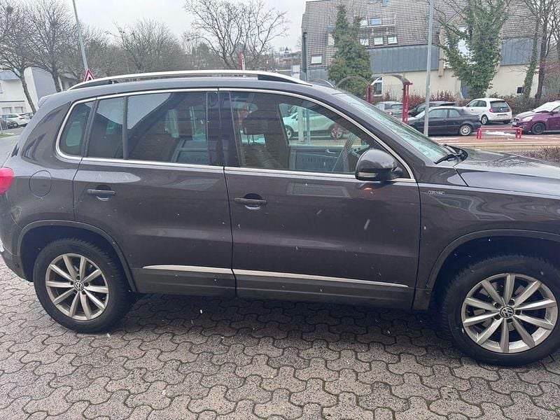 Braun Gebraucht 2015 VW Tiguan Exclusive SUV | 8.999 € (Superpreis) - Bild 1/4