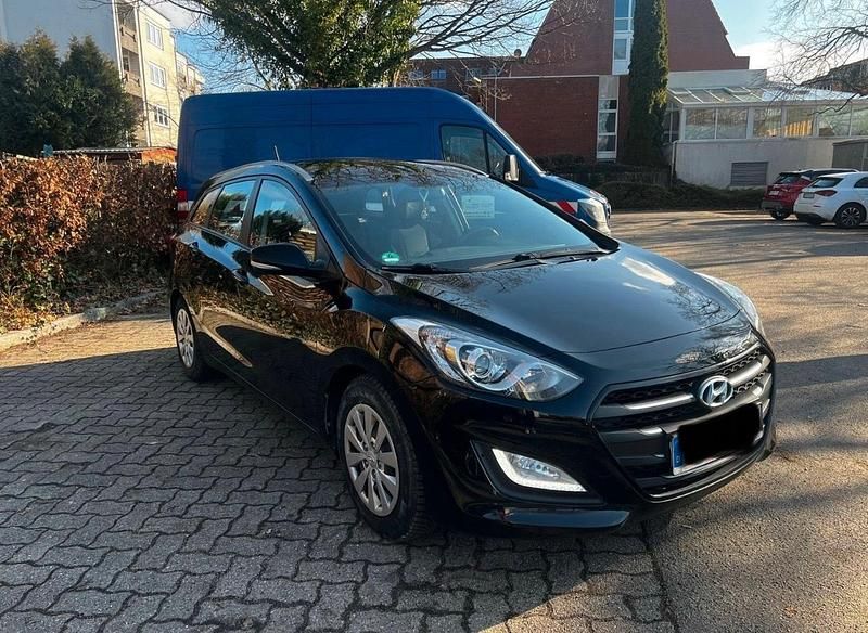 Gebraucht Hyundai i30 110 PS (80 kW) 2015 Schwarz Kombi