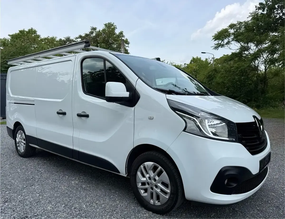 Gebraucht Renault Trafic 140 PS (102 kW) 2015 Weiß Van / Kleinbus
