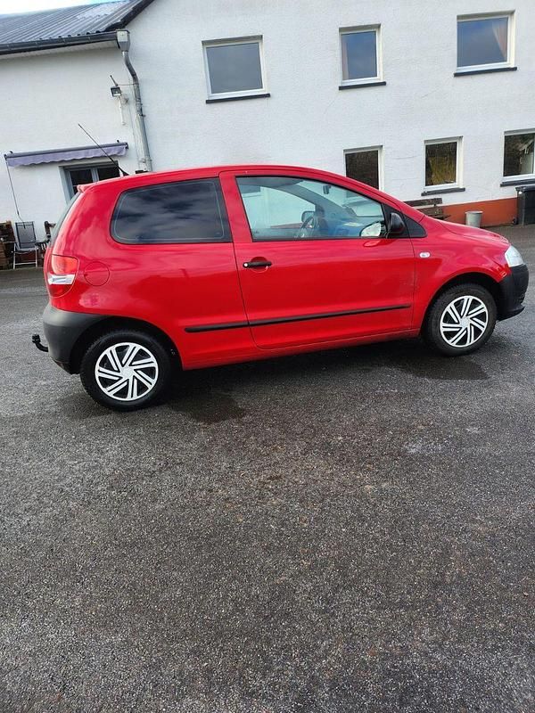 Gebraucht VW Fox 54 PS (39 kW) 2009 Rot Kleinwagen