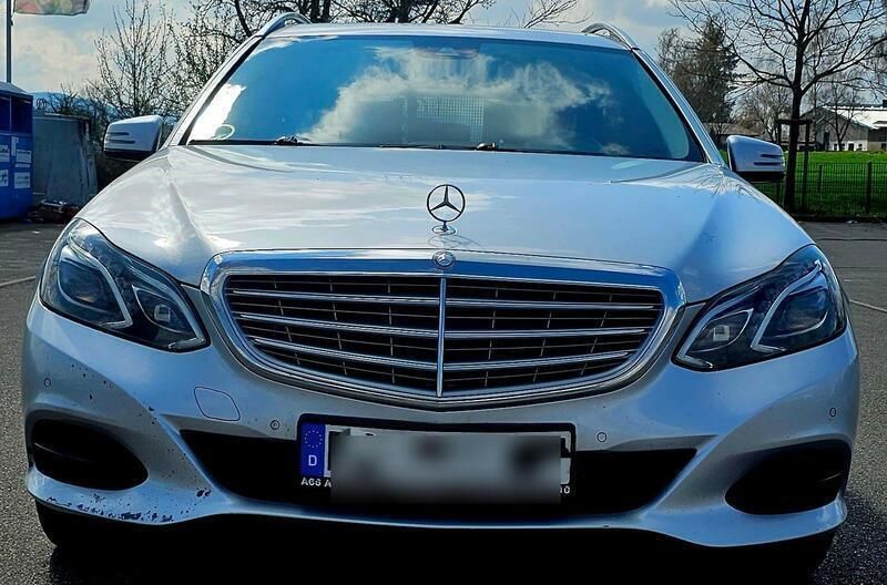 Silber Gebraucht 2014 Mercedes E200 Kombi | 12.000 € (Etwas zu teuer) - Bild 1/4