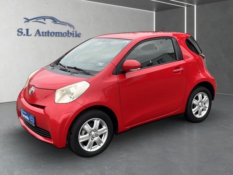Gebraucht Toyota iQ Basis 68 PS (50 kW) 2009 Rot Kleinwagen