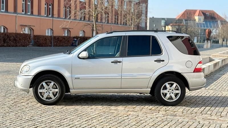 Gebraucht Mercedes ML270 163 PS (119 kW) 2004 Silber SUV