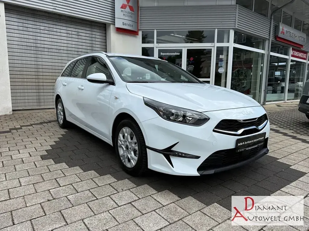 Gebraucht Kia Ceed Sportswagon Vision 140 PS (102 kW) 2025 (wd) cararraweiss Kombi