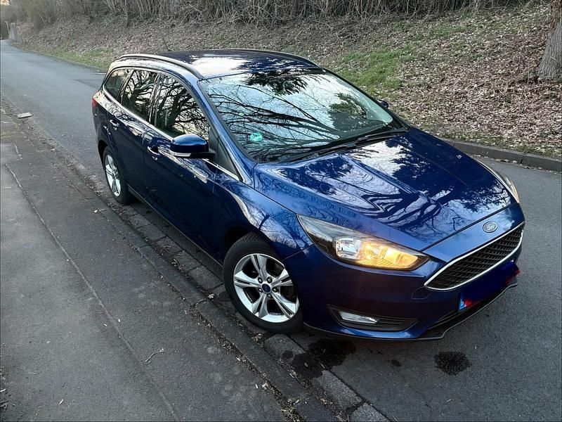 Gebraucht Ford Focus 125 PS (91 kW) 2014 Blau Limousine