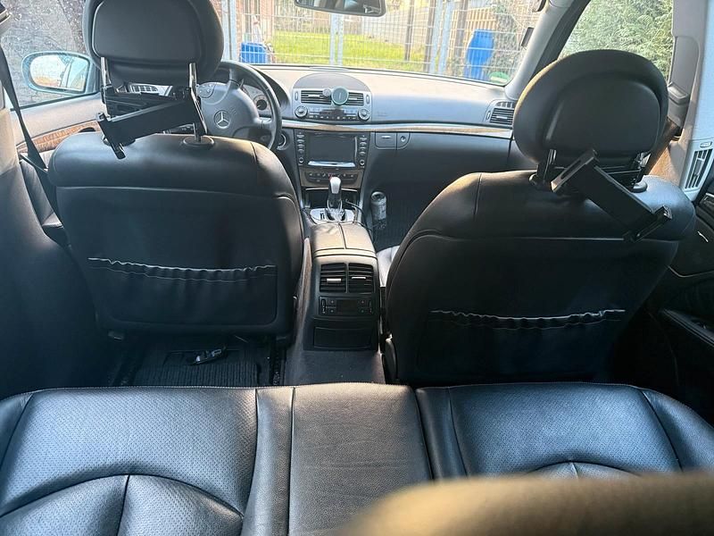 Gebraucht Mercedes E350 Avantgarde 272 PS (200 kW) 2005 Grau Kombi