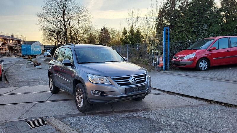 Gebraucht VW Tiguan Style 140 PS (102 kW) 2011 Grau SUV