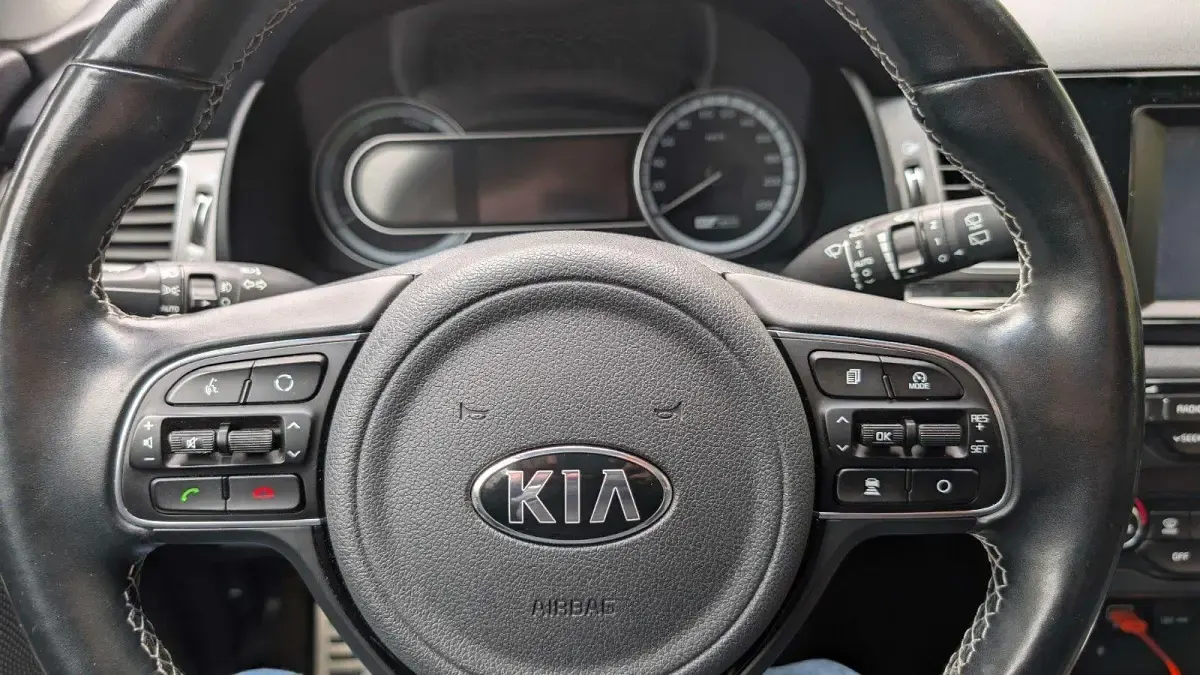 Używany Kia Niro 105 KM (77 kW) 2018 Niebieski SUV