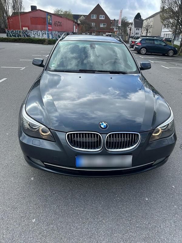 Gebraucht BMW 525 197 PS (144 kW) 2008 Grau Kombi