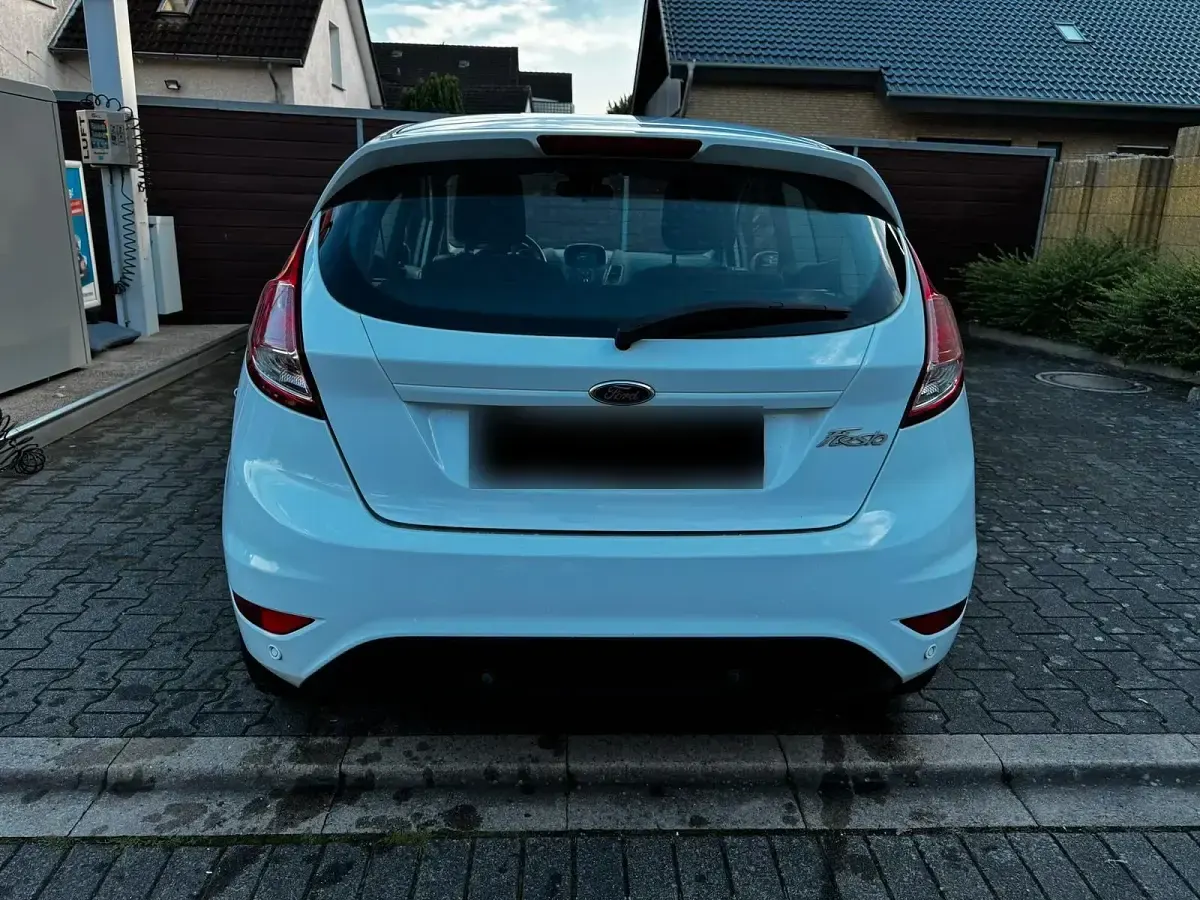 Gebraucht Ford Fiesta 95 PS (69 kW) 2016 Weiß Kleinwagen