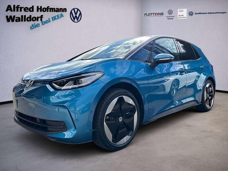 Blau Gebraucht 2024 VW ID.3 Pro Kleinwagen | 47.560 € - Bild 1/4