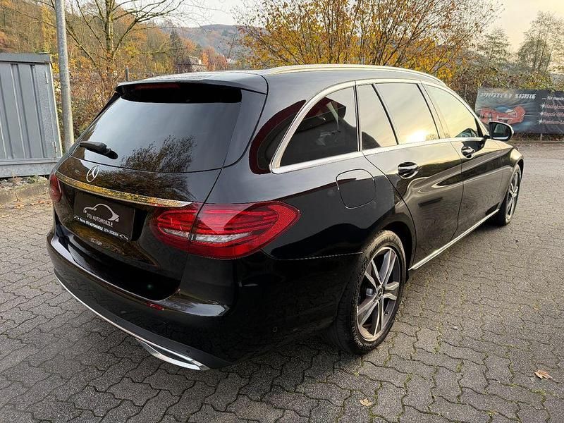 Gebraucht Mercedes C180 156 PS (114 kW) 2018 Schwarz Kombi