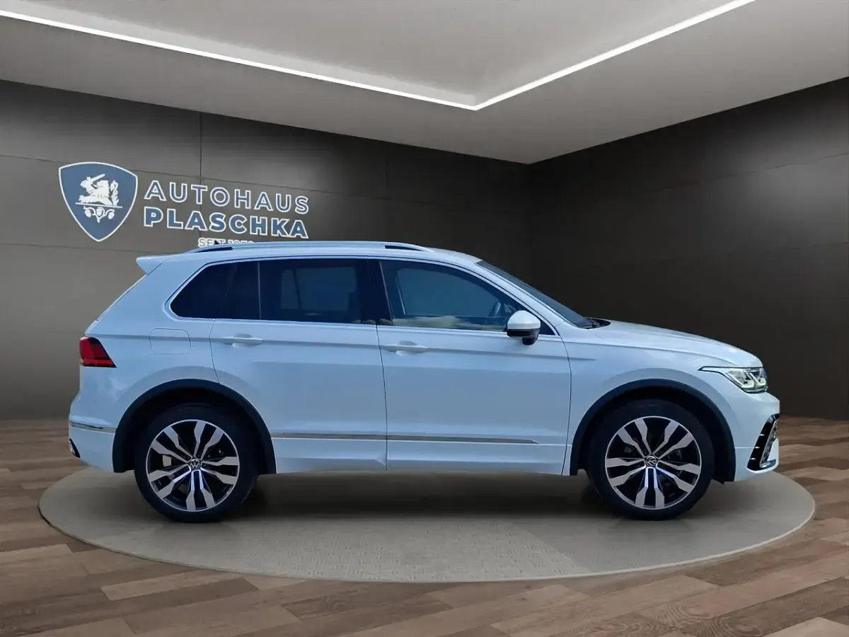Gebraucht VW Tiguan R-line 245 PS (180 kW) 2022 Oryxweiß perlmutteffekt SUV