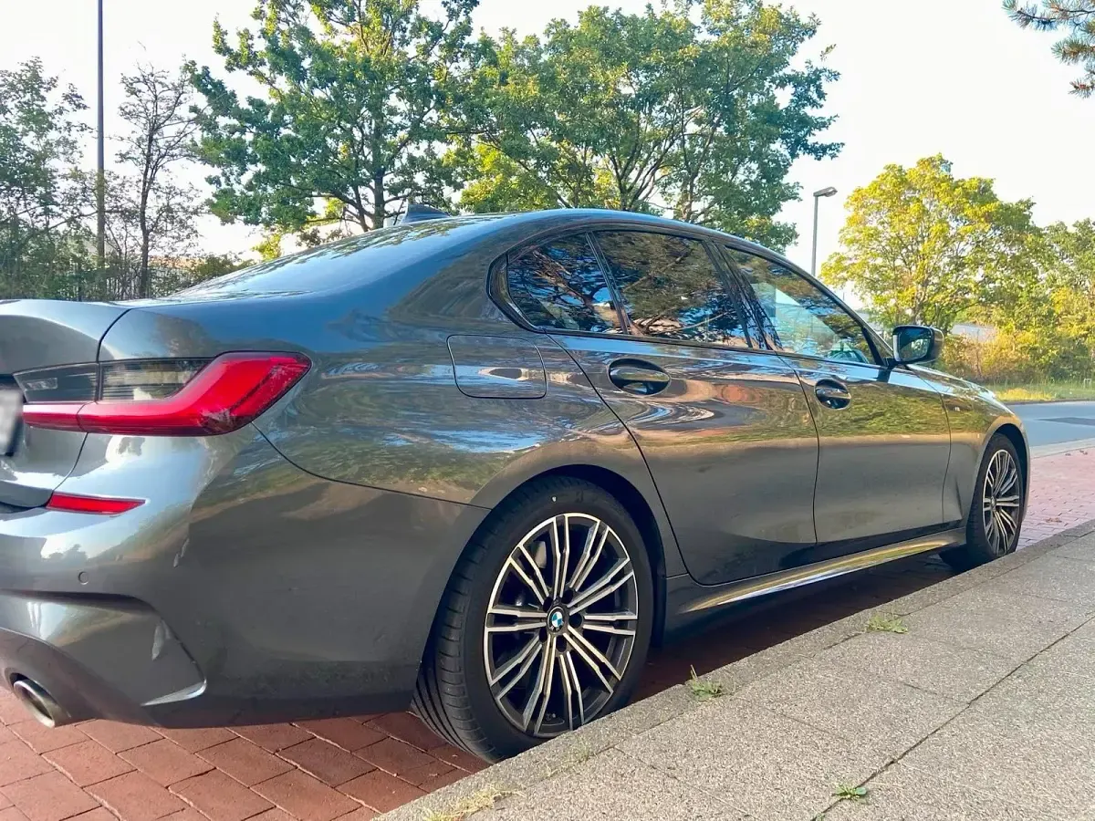 Gebraucht BMW 330 M Sport 258 PS (189 kW) 2020 Grau Limousine
