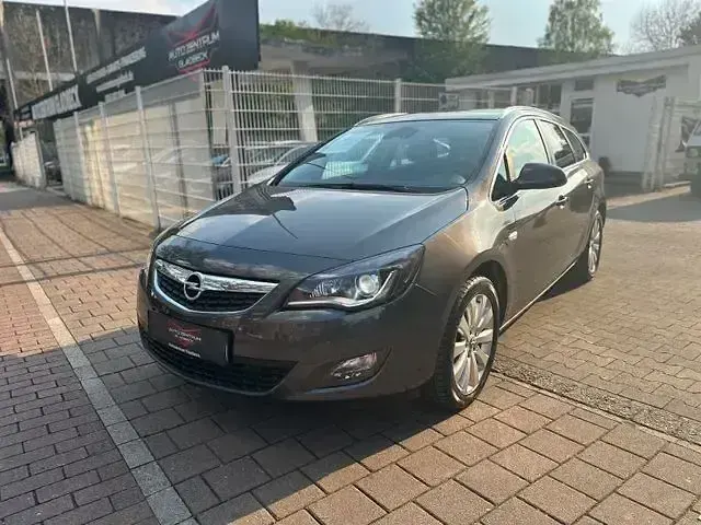 Usata Opel Astra Elegance 150 kW (204 CV) 2011 Andere Utilitaria