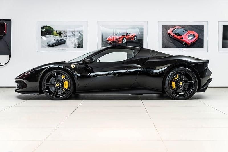 Second-hand Ferrari 296 829 CP (609 kW) 2023 Negru