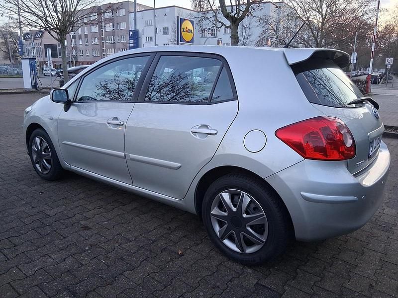 Gebraucht Toyota Auris 124 PS (91 kW) 2009 Grau Kleinwagen